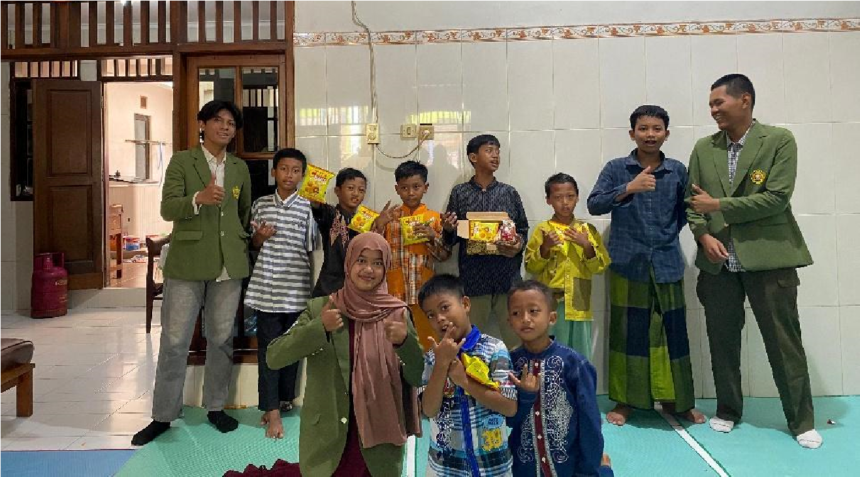 Para mahasiswa foto bersama usai pelatihan sambil bermain/dok.aktual.co.id