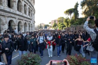 Peserta aksi unjuk rasa di Prancis/ Foto: Xinhua